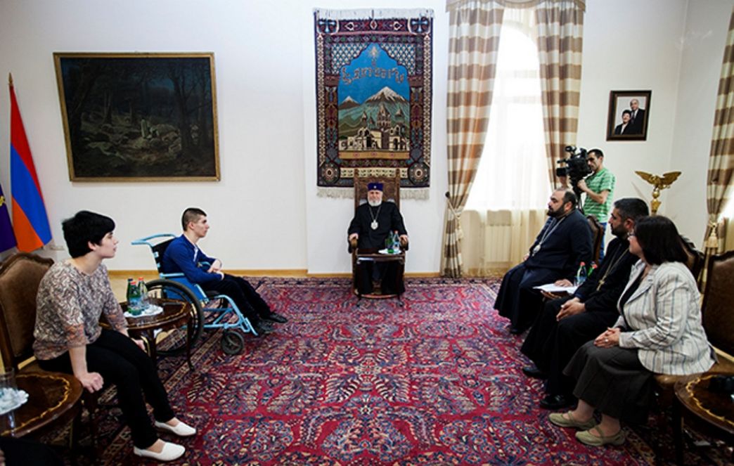 His Holiness Met Youth with Disabilities