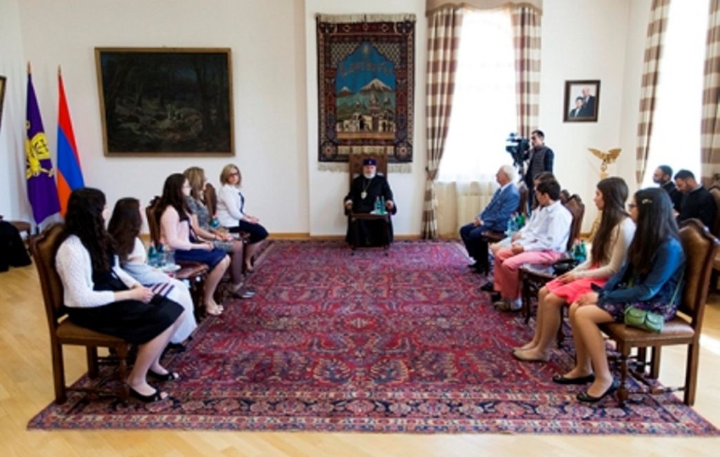 Catholicos of All Armenians Receives Students from the Hovnanian School of New Jersey