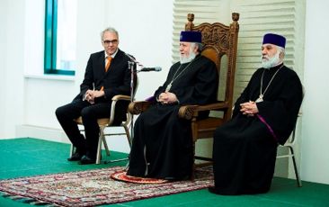 Catholicos of All Armenians Receives the Members of the Global Bridges International Organization