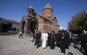 Pope Francis Concludes His Trip to Armenia With a Visit to Khor Virap Monastery