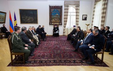 Ամենայն Հայոց Կաթողիկոսն ընդունեց  Հունաստանի Պաշտպանության նախարարին