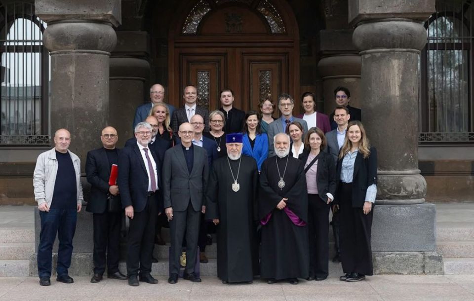 Ամենայն Հայոց Կաթողիկոսն ընդունեց «Ռենովաբիս» բարեգործական կազմակերպության գլխավոր գործադիր տնօրենի գլխավորած պատվիրակությանը