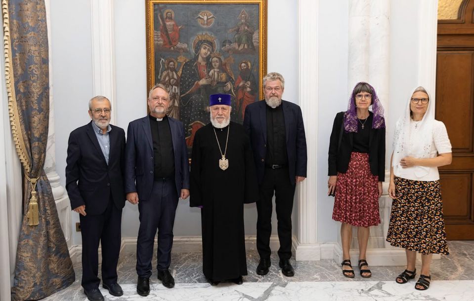 Ամենայն Հայոց Կաթողիկոսն ընդունեց  «Դանիական-հայկական բարեգործական առաքելություն» ՀԿ անդամներին