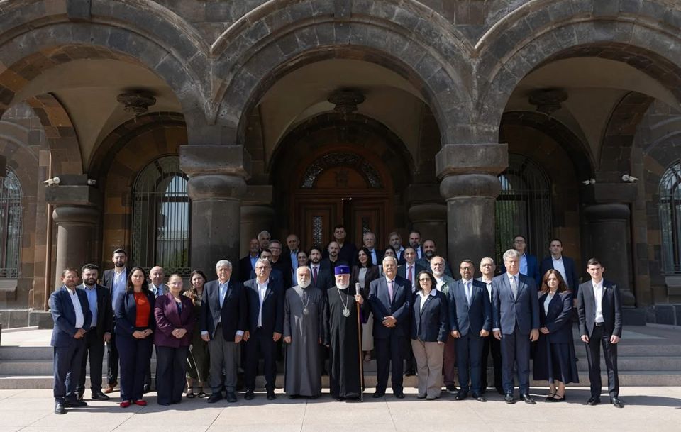 Ամենայն Հայոց Կաթողիկոսն ընդունեց ՀՅԴ Հայ դատի հանձնախմբերի ու գրասենյակների համահայկական խորհրդաժողովի մասնակիցներին