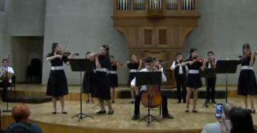 The students of the Youth Center congratulate the Annunciation Day