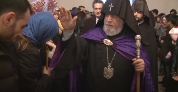 Easter Candlelight Divine Liturgy in the Mother See (2016)