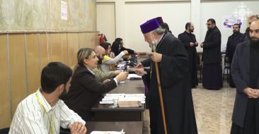 Catholicos of All Armenians Participates in Vagharshapat Municipal Council Election