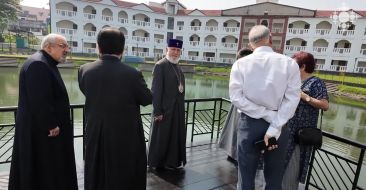 His Holiness Karekin II Visits Newly Constructed Educational Facility in India
