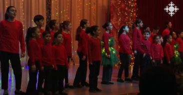 По случаю Нового года воспитанники Арабкирского юношеского центра «Айордеац» выступили с концертной программой