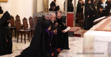 Служба часа восхода солнца в Первопрестольном Эчмиадзине