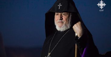 Ամենայն Հայոց Կաթողիկոսը Իրանի պատերազմից հետո մշտական կապի մեջ է հայկական համայնքների հետ