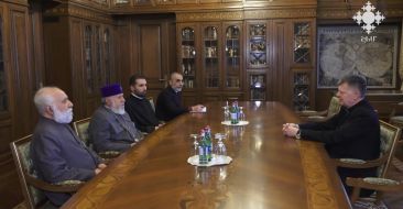 Ամենայն Հայոց Կաթողիկոսը Մայր Աթոռում ընդունել է Սուրբ Աթոռի առաքելական նվիրակին