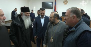 Դատարանը վերացրել է Մկրտիչ սրբազանի նկատմամբ տնային կալանքը