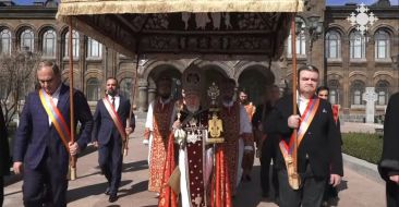 Three Lawyers Bore His Holiness’ Canopy on the Feast of the Holy Resurrection