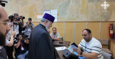 Ամենայն Հայոց Կաթողիկոսն ընտրել է Էջմիածնի 14/11 ընտրական տեղամասում