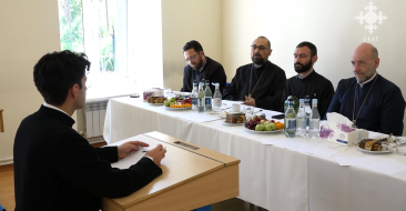 Վազգենյան դպրանոցի բակալավրիատի և մագիստրատուրայի սաները հանձնել են ավարտական քննությունները