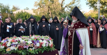 Խաչվերացի տոնական Պատարագ Մայր Տաճարում