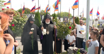 նկախության օրը Հայոց Հայրապետը այցելեց Եռաբլուր զինվորական պանթեոն
