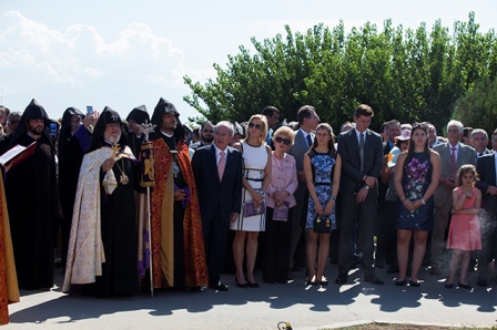  Մայր Աթոռ Սուրբ Էջմիածնում օծվեցին Դերջանի Ապարանից Ս. Դավիթ վանքի խաչքարերի նմանօրինակները